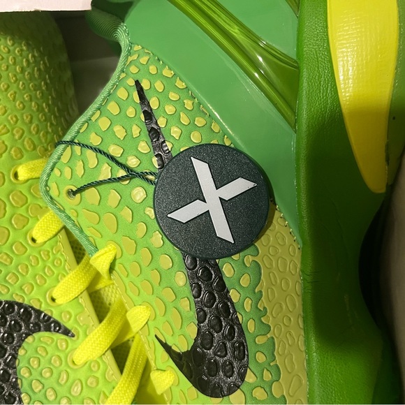 Kobe 6 Grinch Size 12 - Picture 4 of 8